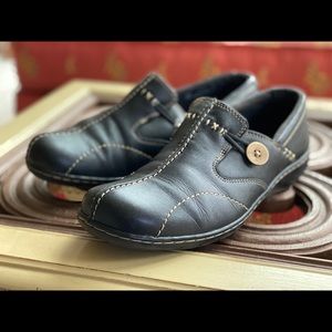 Clarks Unstructured Leather Slip-On Shoes. Un.Loop